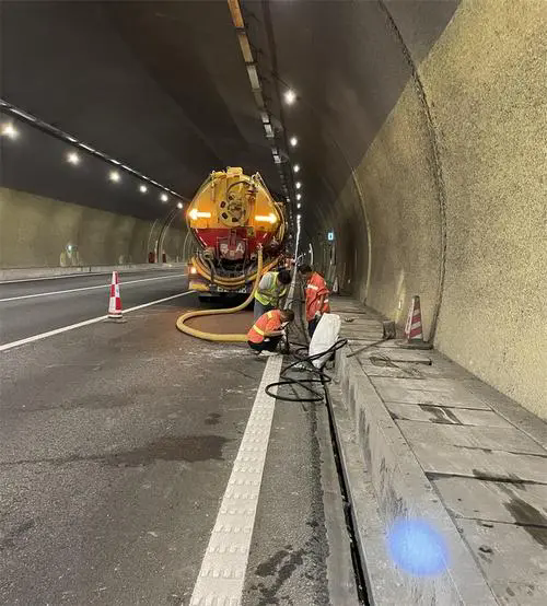 包头隧道排水渠清淤